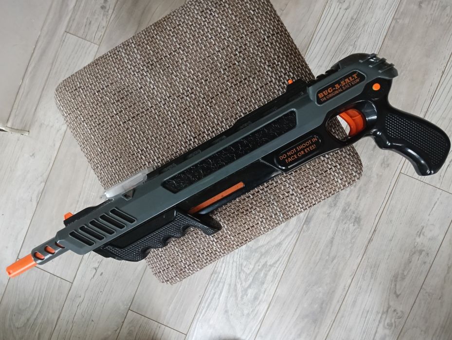 Bug salt gun asault rifle strzelba na sól na insekty muchy komary pająki