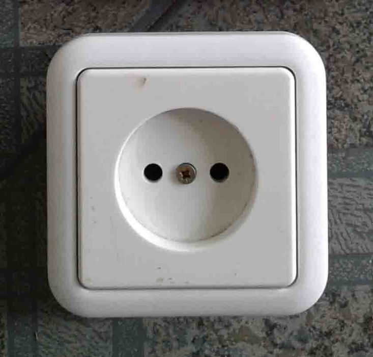 Tomadas direitas, como NOVAS!