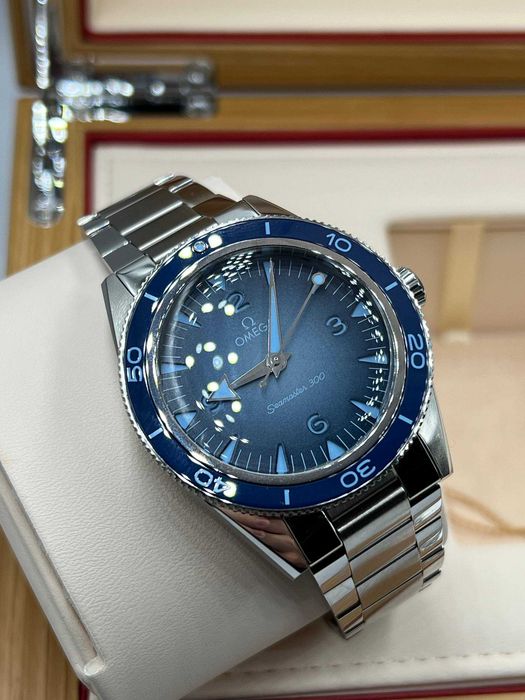 Omega Seamaster 300 Master Chronometer – Summer Blue