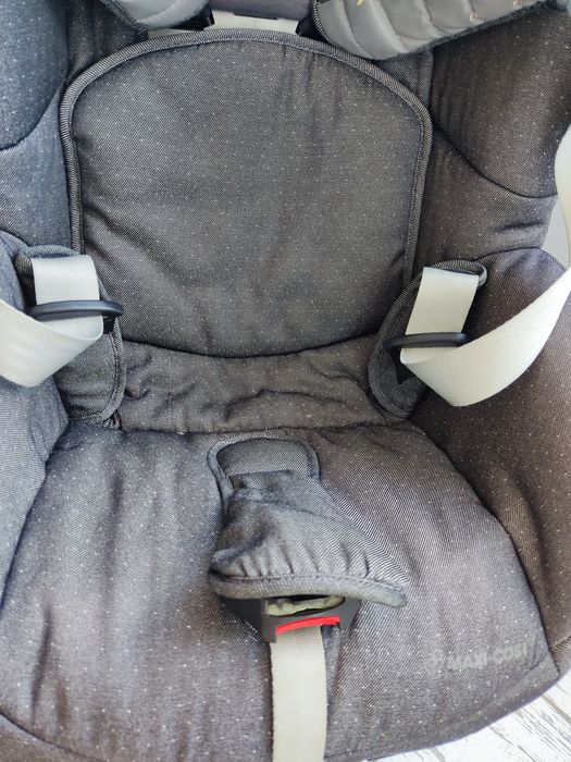 Продам  автокрісло під ремені безпеки MAXI COSI TOBI (9-18 kg)