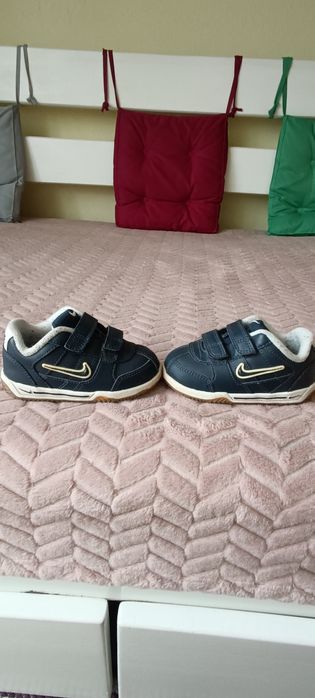 Продам кросівки на хлопчика 21р.