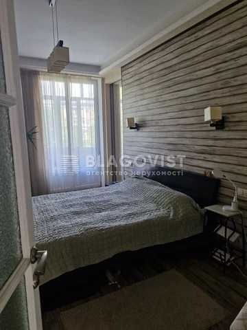 Продаж 4 кімнатна Сталінка вул  Джохара Дудаева 11