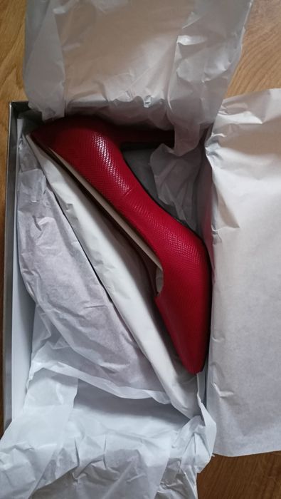 Sprzedam szpilki TOSCA - czerwone r. 38,5