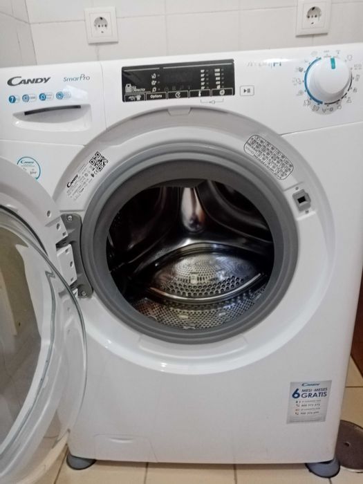 Máquina de lavar roupa como nova