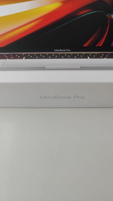MacBook Pro 16" c caixa e fatura