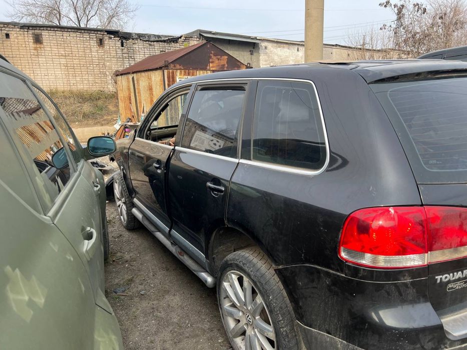 Двері праві передні задні ліві фольцваген туарег 7l