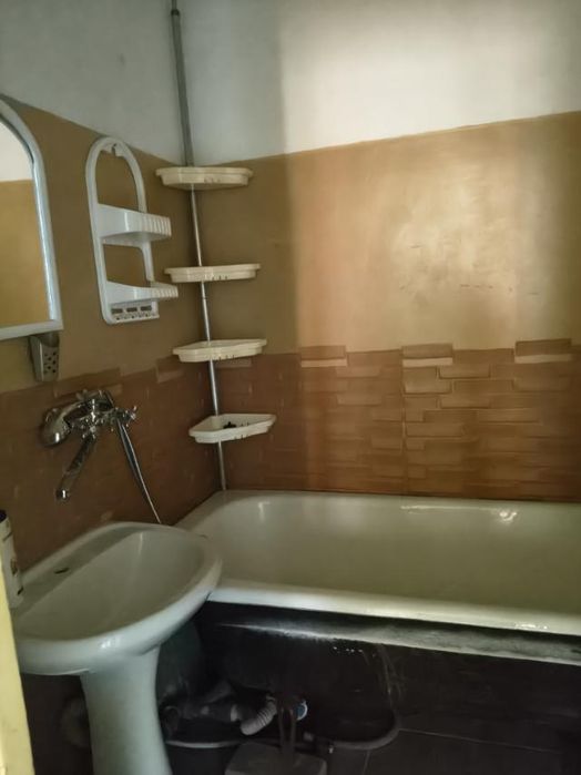 Здам  3 квартиру на10 пов.16 пов. 4000гр