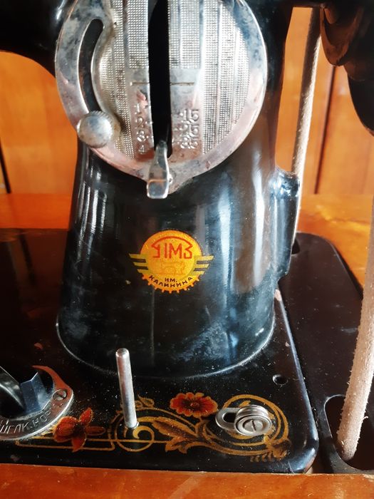 Продаю швейну машину