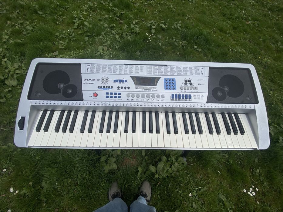 Практично новий синтезатор Bravis - KB920