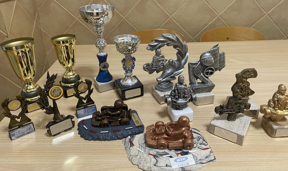 Coleção de taças de karting