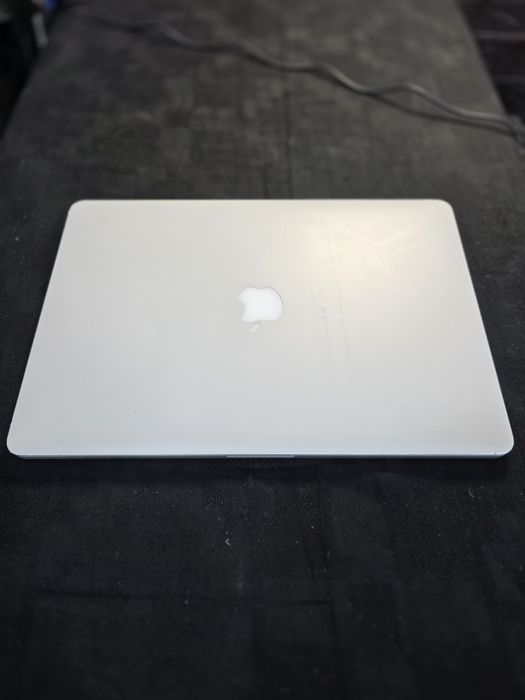Ноутбук Apple A1398 MacBook Pro 15.4 i7 16 озу ssd 256