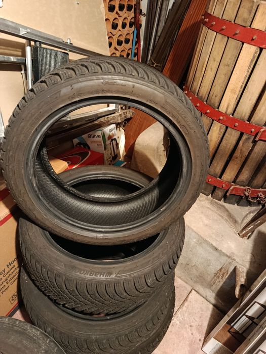 Pneus de Inverno 195/45 R16 - Hankook em bom estado
Vendo pneus de inverno da marca Hankook, medida 195/45 R16 84H, ideais para condução segura em