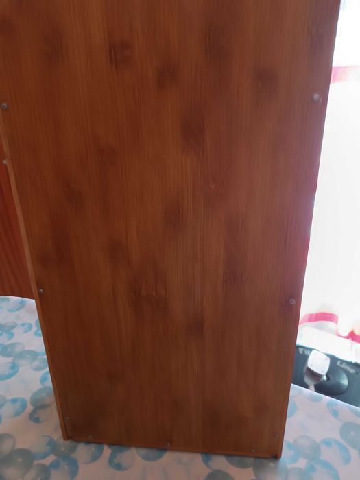 Móvel pequeno em madeira