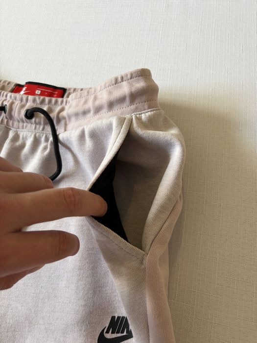 Męskie spodenki Nike Tech Fleece szaro-pudrowy róż
