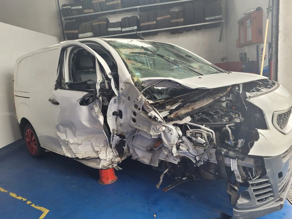 Peugeot Expert 1.6 blueHDI de 2020 ás peças.20 ás peças