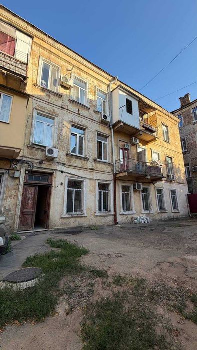 Продам комнату в коммуне в центре
