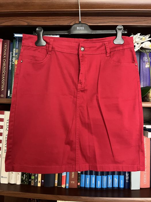 Śliczna spódnica w kolorze burgundowym, rozmiar 46.