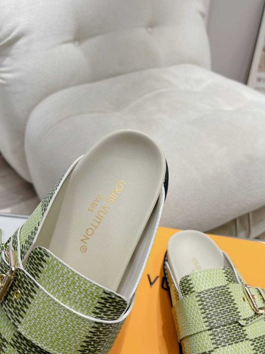 Louis Vuitton Buty, sandaly klapki, skora 180205