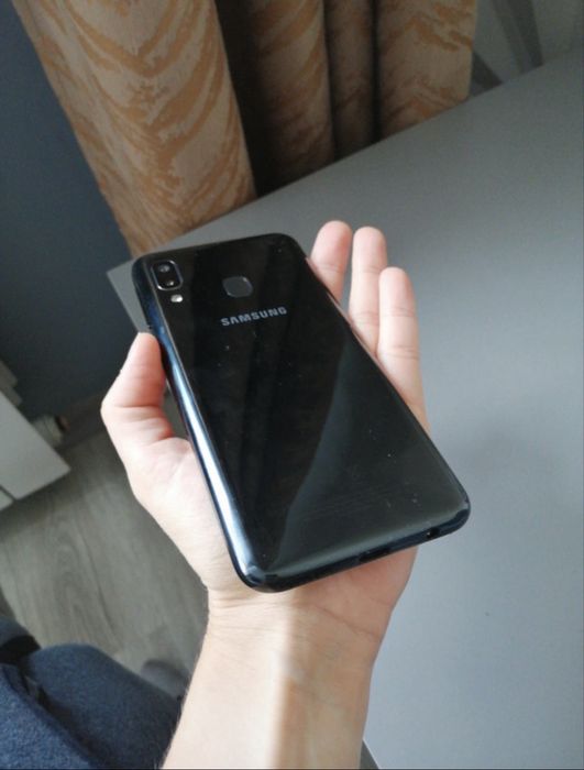Telefon samsung galaxy a20e