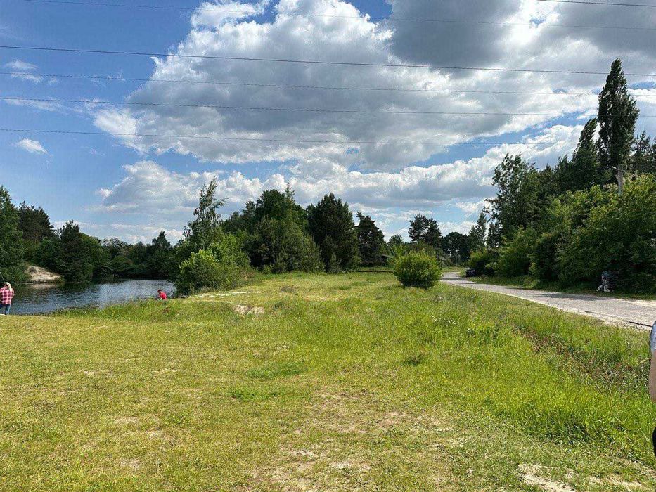 Продам земельну ділянку біля лісу!