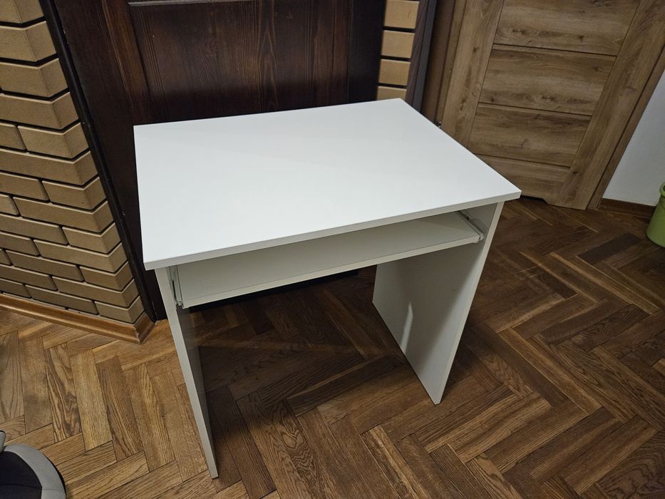 Biurka komputerowe młodzieżowe