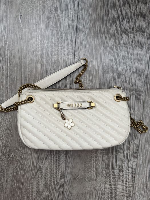 Сумка Guess молочна