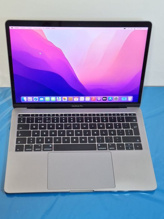 MacBook Pro Ecrã Retina 13,3" | Intel Core i5 | 8 Gigas de Memória RAM | Disco SSD PCIe | Gráfica Iris Plus Graphics 1536 MB | Mac OS Monterey | NOVO