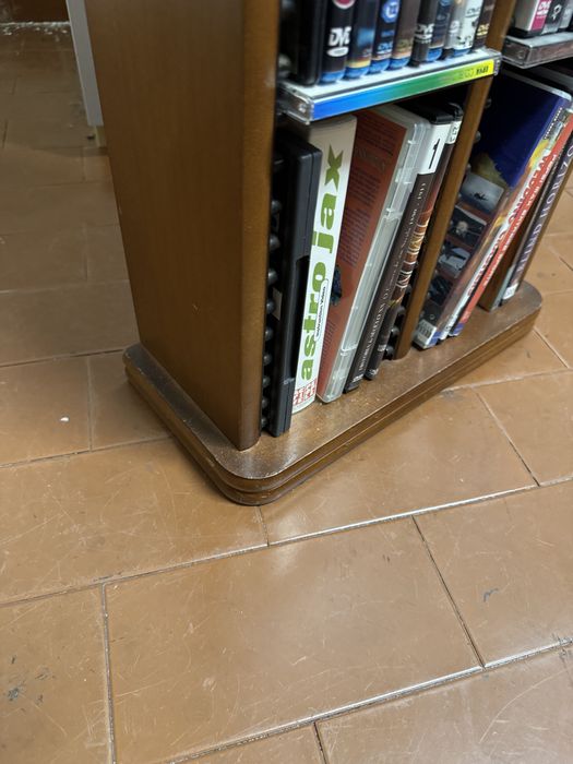 Estante em madeira para CDs/DVDs + DVDs incluídos