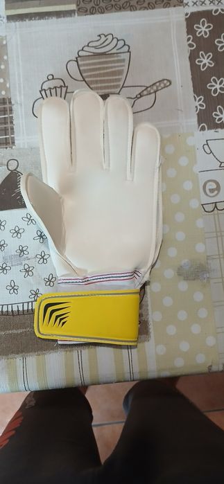 Luvas em conjunto com correntes novas