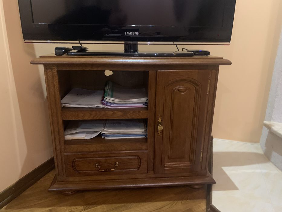 Дубова тумбоча , під телевізор