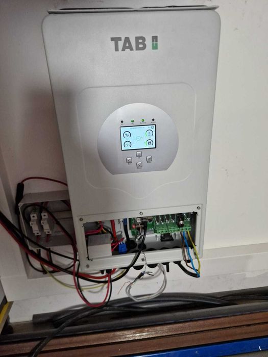 Inversor hibrido DEYE 5kw e bateria de 5kw usado