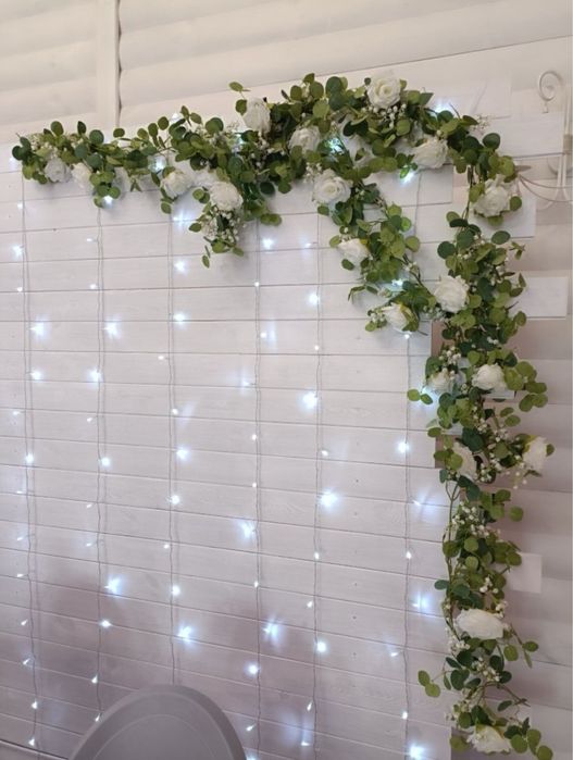 Декоративні квіти на арку для декору