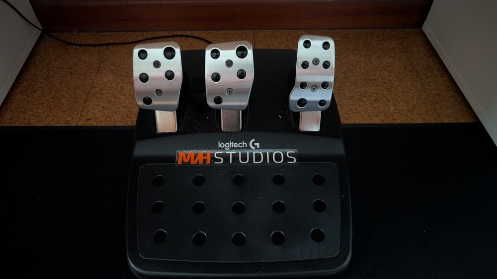 Logitech G29 (PlayStation) com mods MVH Studios