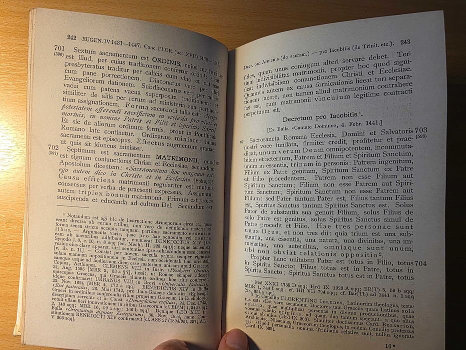 Livro "Enchiridion Symbolorum Definicionum et Declarationum" de Henrico Denzinger