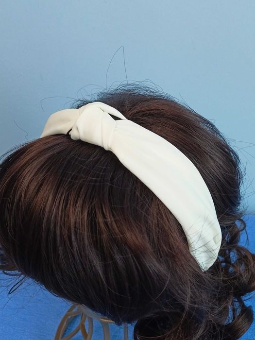 Elegancka opaska do włosów węzeł supeł