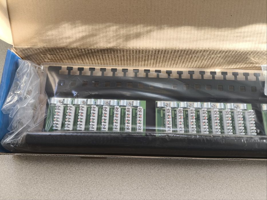 Patch panel RACK 19'' NEKU kat.5e 24p UTP wys. 1U