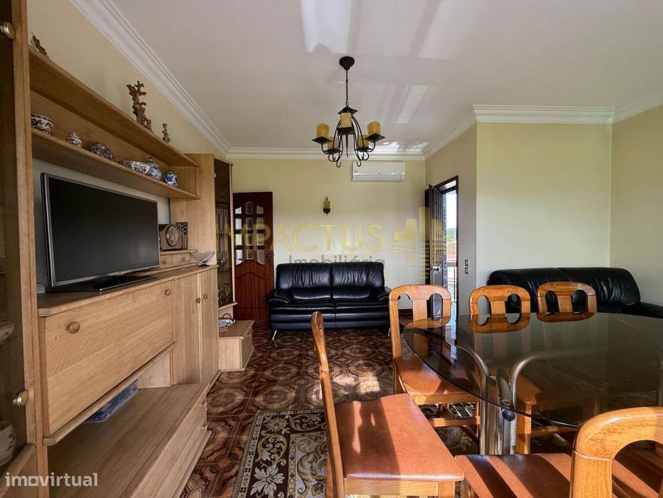 Moradia T5 Bifamiliar — Coronado (São Romão E São Mamede), Porto