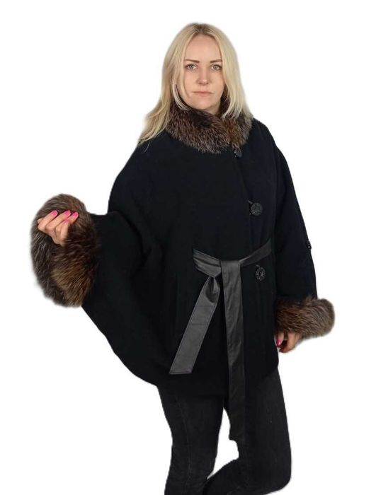 Peleryna obszyta naturalnym futrem lisa