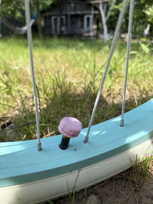 Rower miejski damski Plumbike La Donna – różowy z koszykiem