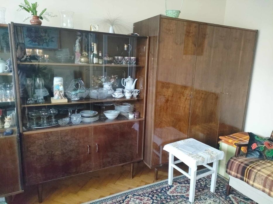 Zestaw mebli z czasów PRL dla konesera