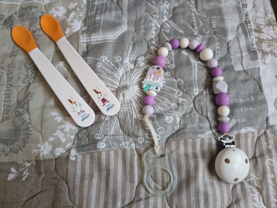 Ложки awent та підвіска для соски