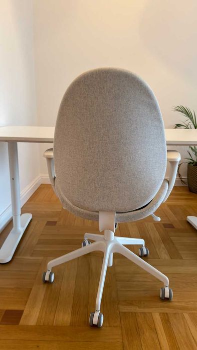 Biurko IKEA BEKANT 160x80 + Fotel HATTEFJÄLL | Saska Kępa