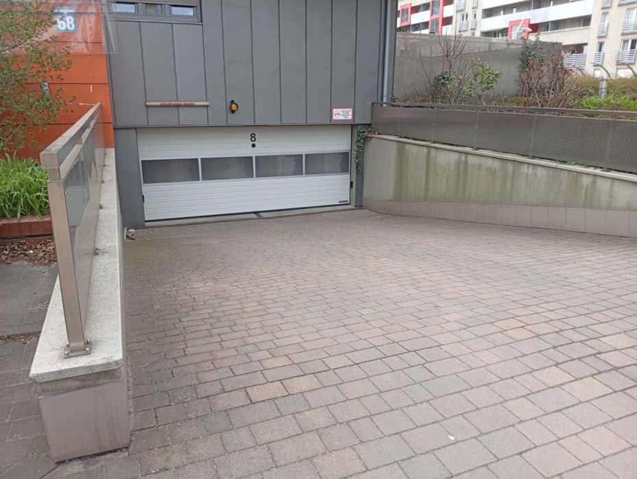 Sprzedam Garaż w centrum magazyn