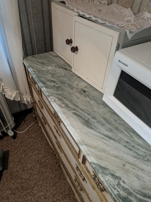 Cómoda com tampo em mármore