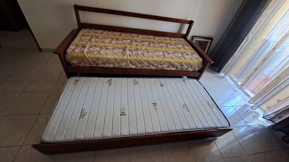 Vendo cama individual dupla.