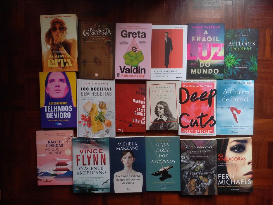 Lote de 180 livros