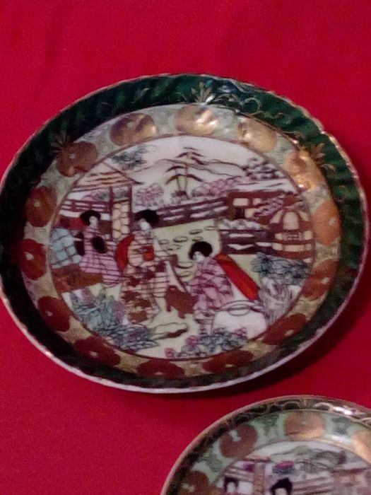 Dois pratos Verdes Grande Fogo antigos em porcelana Vista Alegre