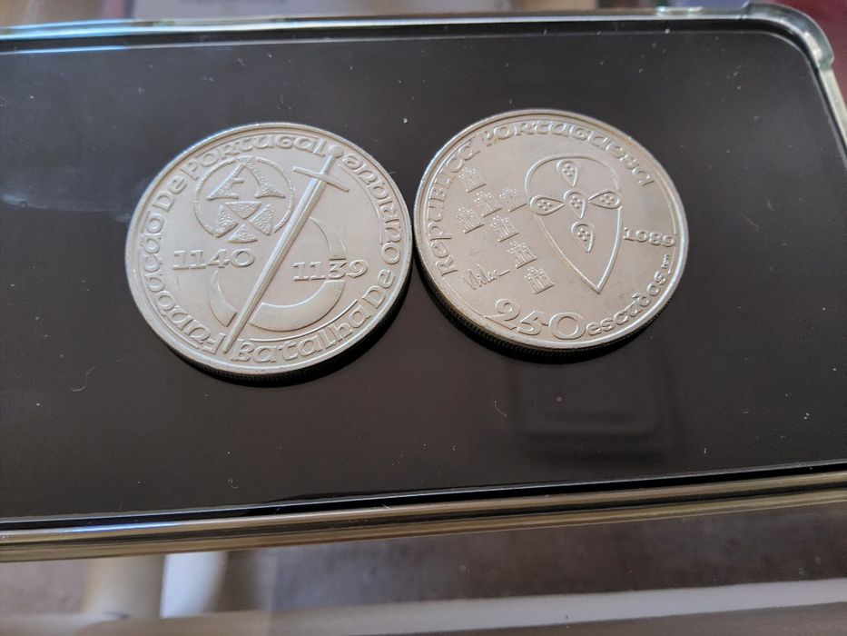 Duas moedas de 250 escudos