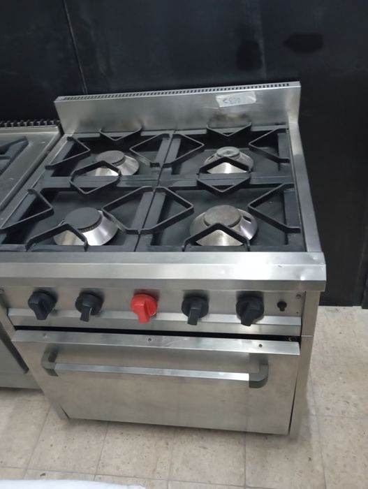 Fogão industrial com forno