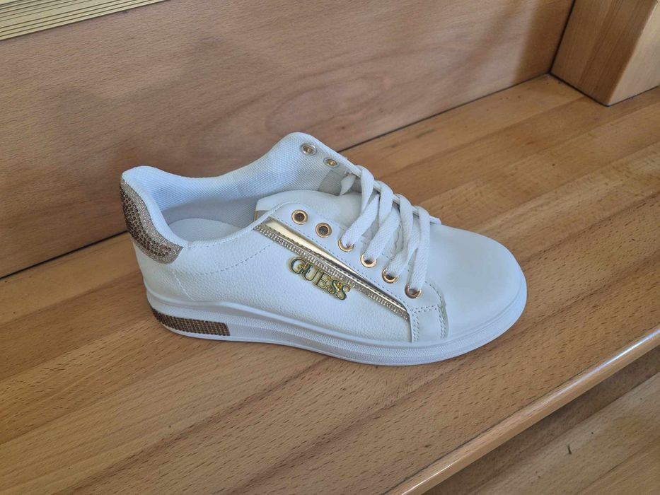 Buty sportowe damskie